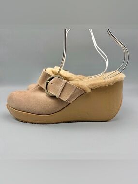 Volatile Suede Faux Fur Lined Platform Clogs Tan Womens Size 8
